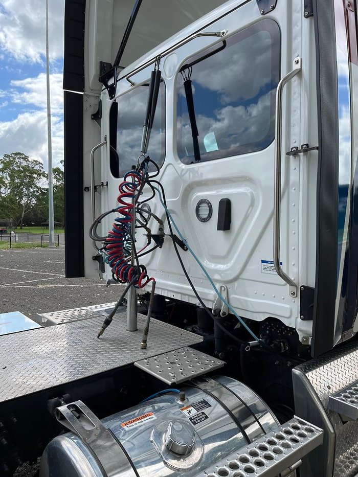 2023 Freightliner Cascadia 126 White