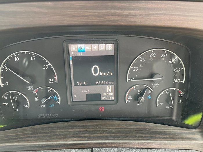 2023 Freightliner Cascadia 126 White