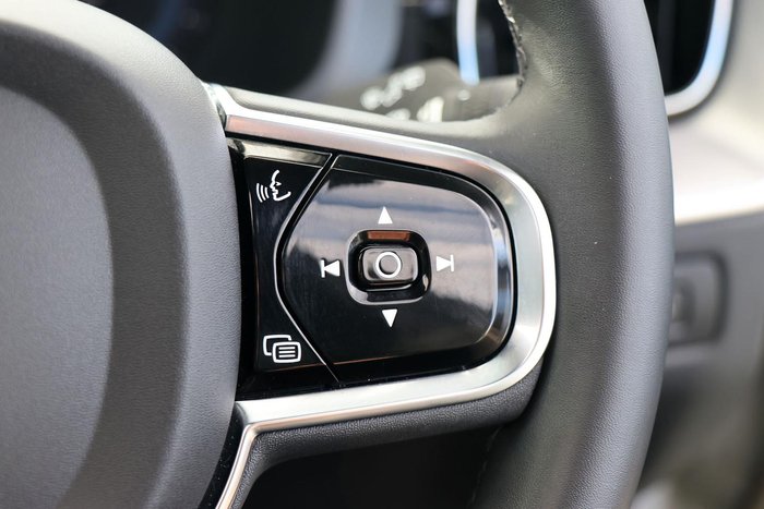 2021 Volvo XC60 B6 R-Design