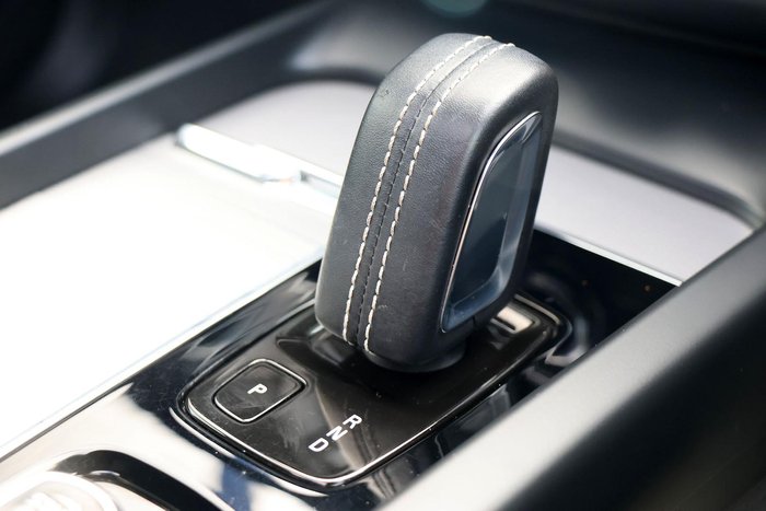 2021 Volvo XC60 B6 R-Design