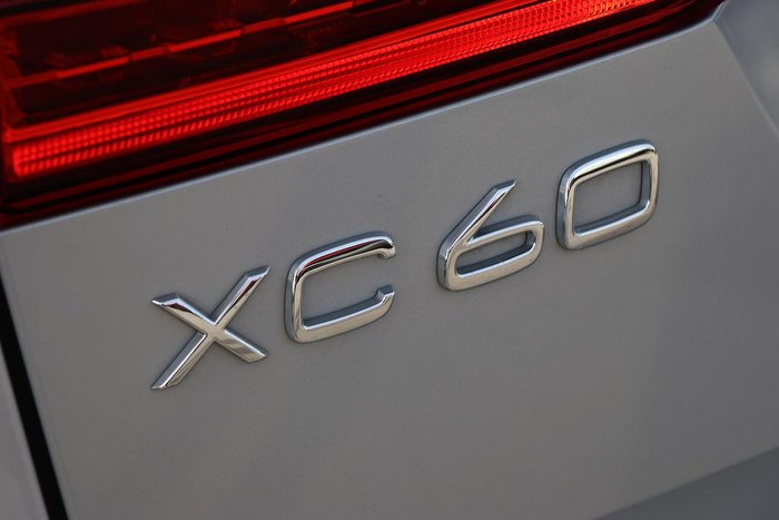 2021 Volvo XC60 B6 R-Design MY22 AWD Silver Dawn