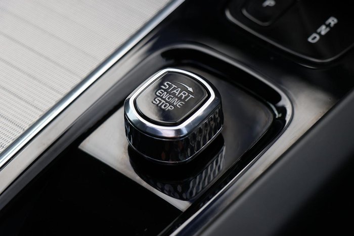 2021 Volvo XC60 B6 R-Design