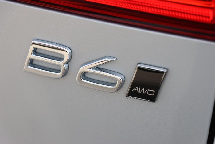 2021 Volvo XC60 B6 R-Design MY22 AWD Silver Dawn