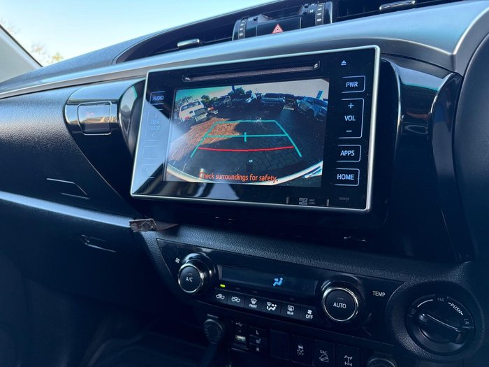2020 Toyota Hilux SR5