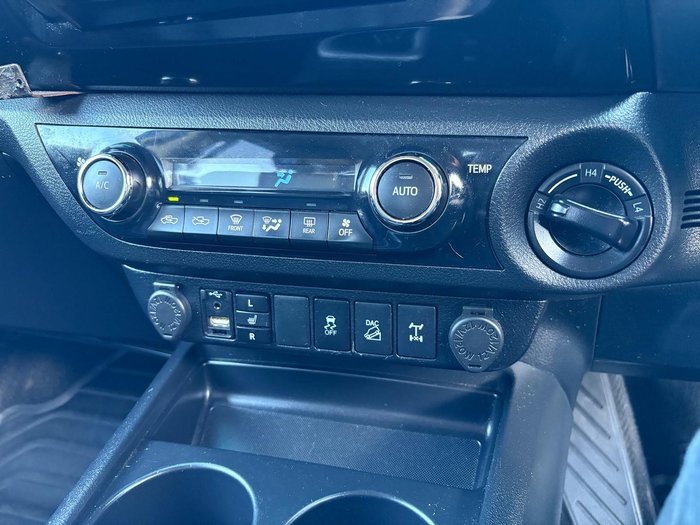 2020 Toyota Hilux SR5
