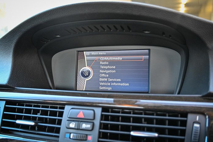 2011 BMW 3 Series 320i Lifestyle