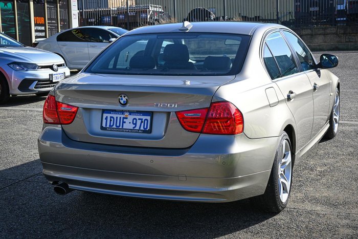 2011 BMW 3 Series 320i Lifestyle