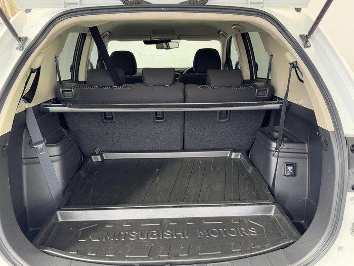 2016 Mitsubishi Outlander LS Safety Pack