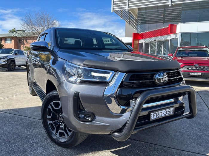 2022 Toyota Hilux SR5