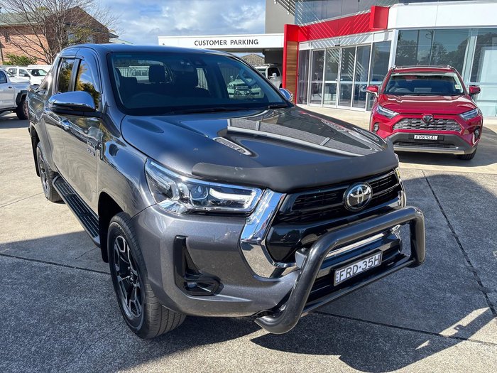 2022 Toyota Hilux SR5