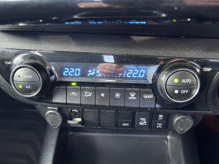 2022 Toyota Hilux SR5