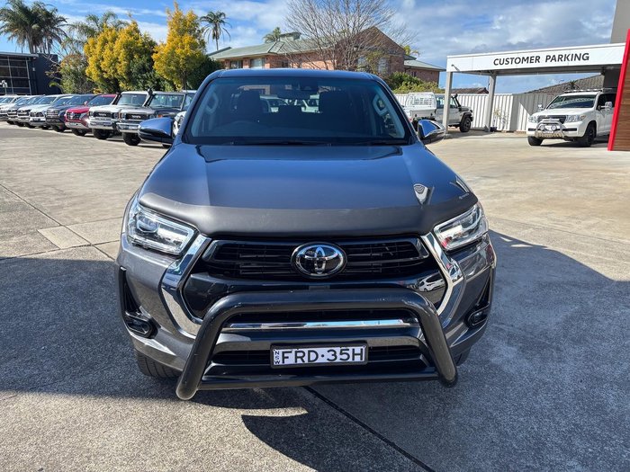2022 Toyota Hilux SR5