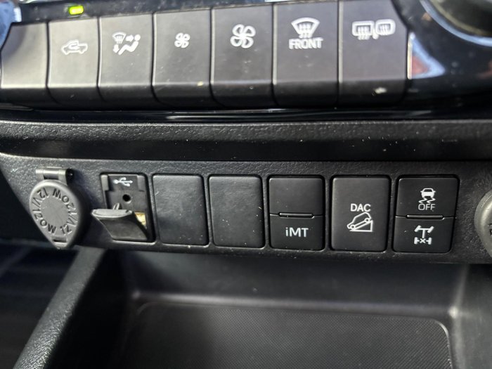 2022 Toyota Hilux SR5