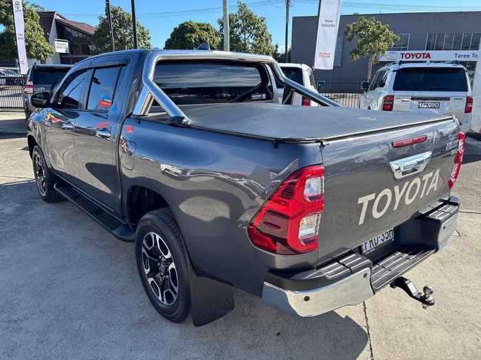 2022 Toyota Hilux SR5