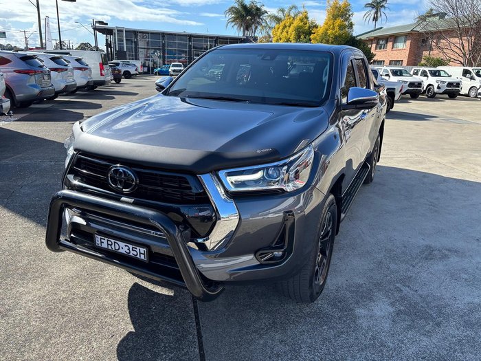 2022 Toyota Hilux SR5