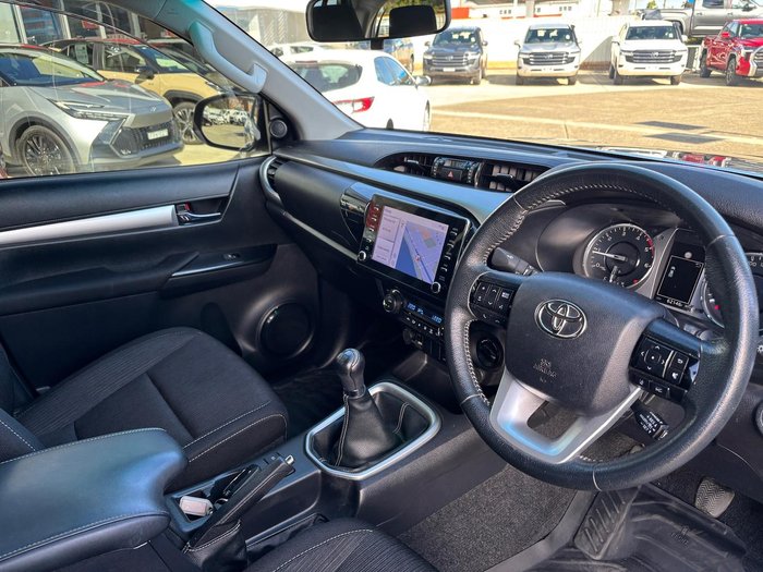 2022 Toyota Hilux SR5