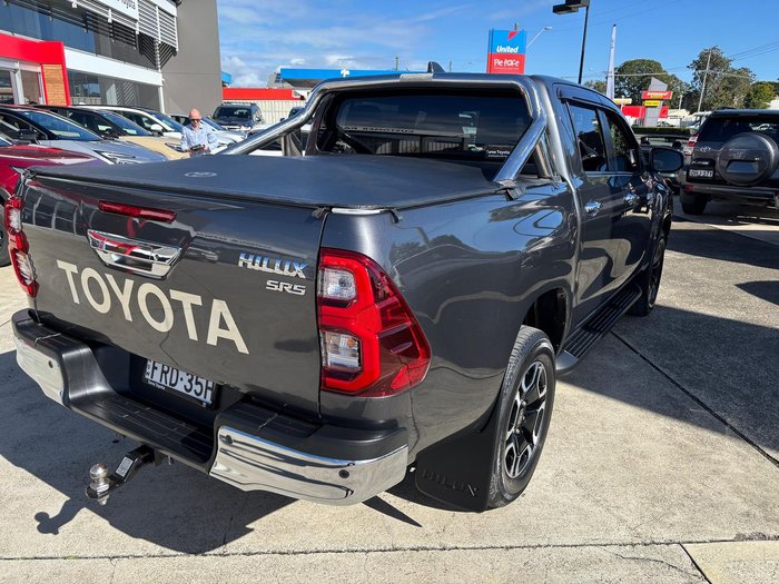 2022 Toyota Hilux SR5