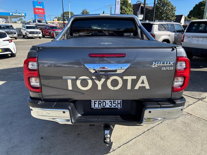 2022 Toyota Hilux SR5