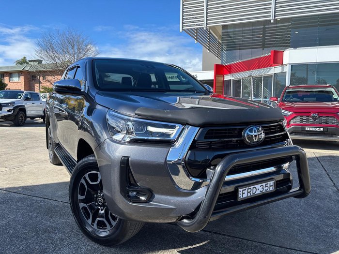 2022 Toyota Hilux SR5