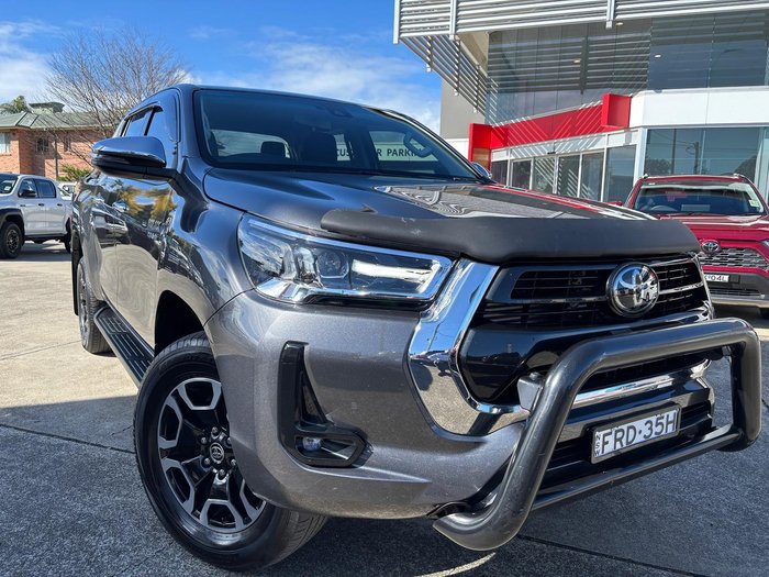 2022 Toyota Hilux SR5