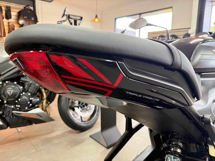 2025 Triumph Trident 660 Full Power Triple Tribute Trident Black