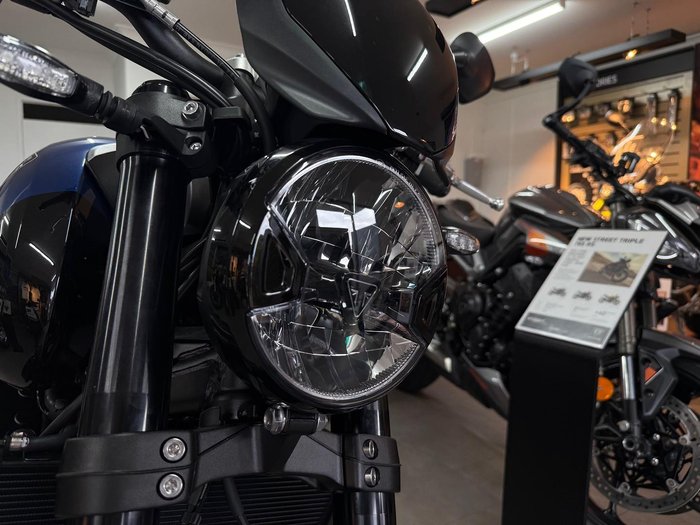 2025 Triumph Trident 660 Full Power Triple Tribute Trident Black