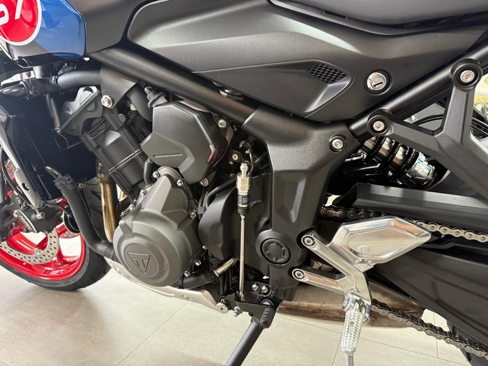 2025 Triumph Trident 660 Full Power Triple Tribute Trident Black