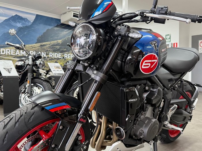 2025 Triumph Trident 660 Full Power Triple Tribute Trident Black
