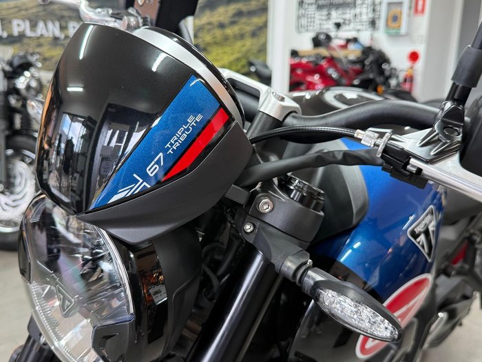 2025 Triumph Trident 660 Full Power Triple Tribute Trident Black