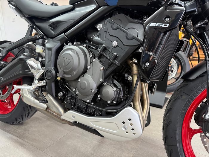 2025 Triumph Trident 660 Full Power Triple Tribute Trident Black