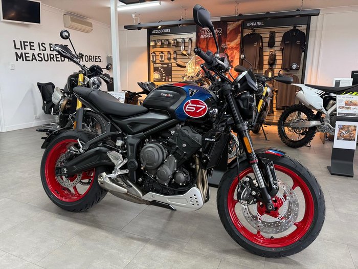 2025 Triumph Trident 660 Full Power Triple Tribute Trident Black