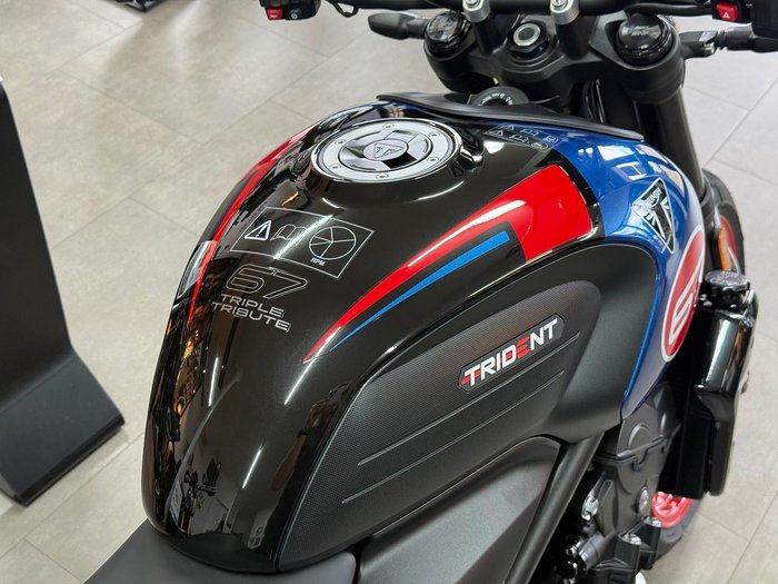 2025 Triumph Trident 660 Full Power Triple Tribute Trident Black