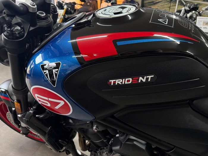 2025 Triumph Trident 660 Full Power Triple Tribute Trident Black