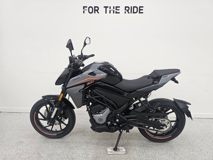 2025 CFMOTO 300 NK ABS
