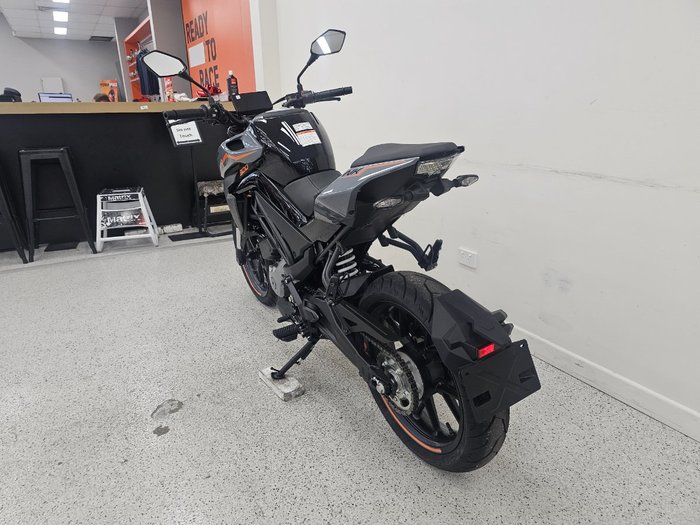 2025 CFMOTO 300 NK ABS