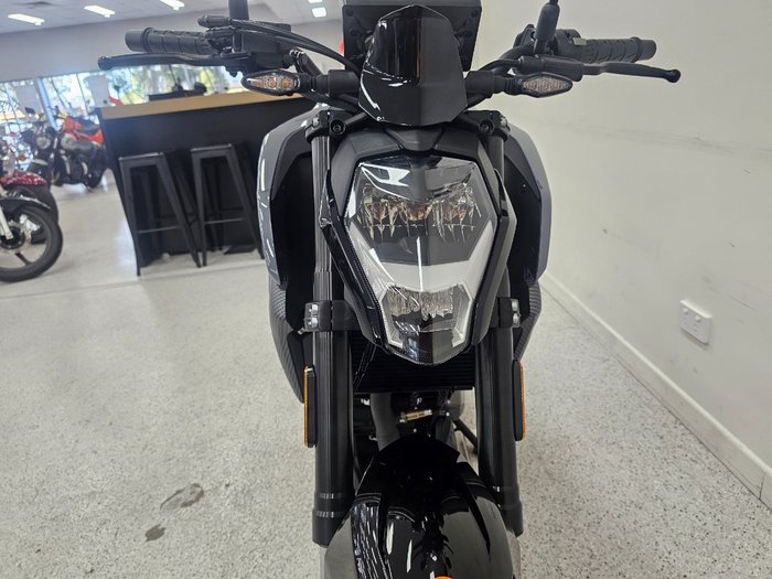 2025 CFMOTO 300 NK ABS