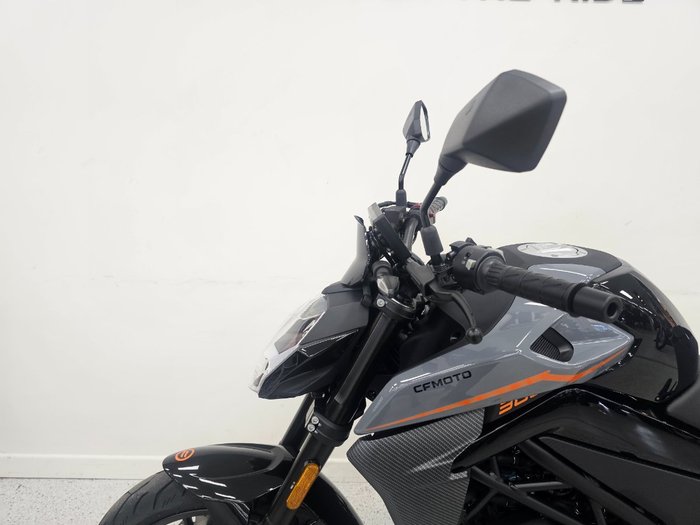 2025 CFMOTO 300 NK ABS