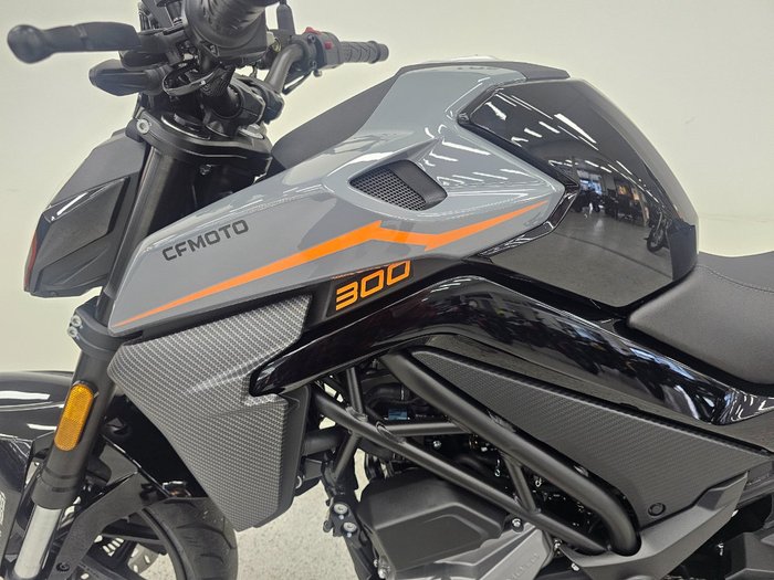 2025 CFMOTO 300 NK ABS