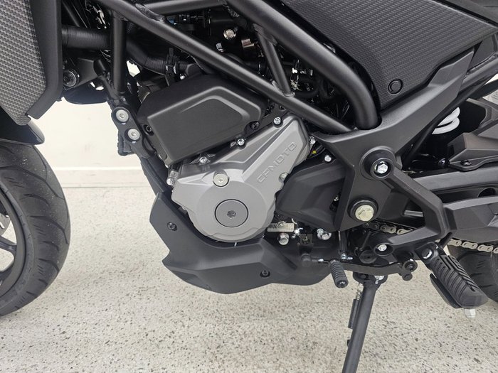 2025 CFMOTO 300 NK ABS