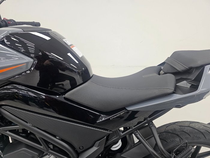 2025 CFMOTO 300 NK ABS
