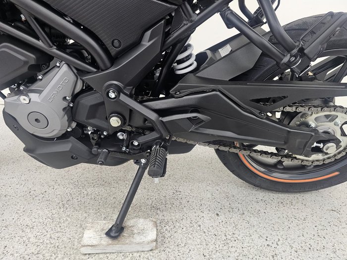 2025 CFMOTO 300 NK ABS
