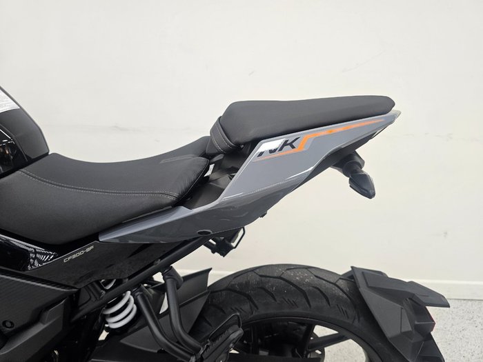 2025 CFMOTO 300 NK ABS