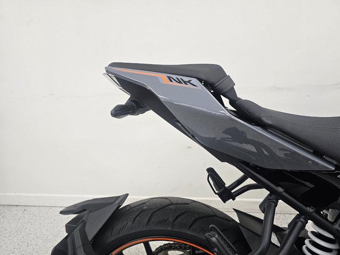 2025 CFMOTO 300 NK ABS
