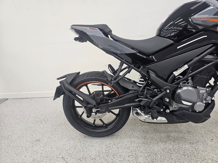 2025 CFMOTO 300 NK ABS