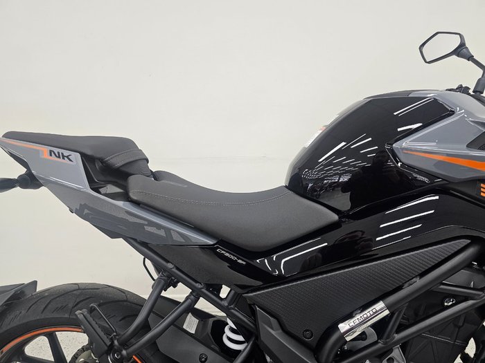 2025 CFMOTO 300 NK ABS