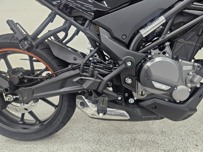 2025 CFMOTO 300 NK ABS