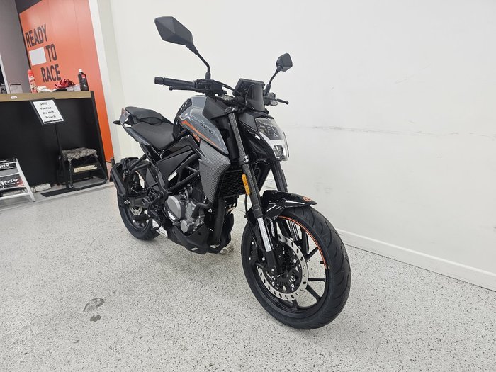 2025 CFMOTO 300 NK ABS