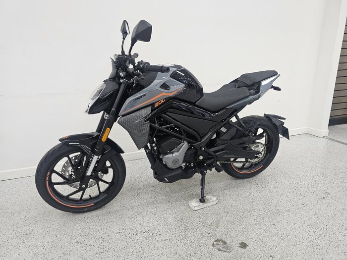 2025 CFMOTO 300 NK ABS