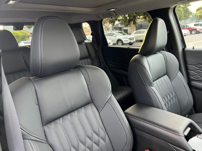 2025 Mitsubishi Outlander Exceed