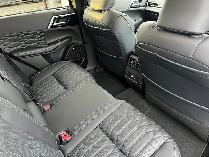 2025 Mitsubishi Outlander Exceed